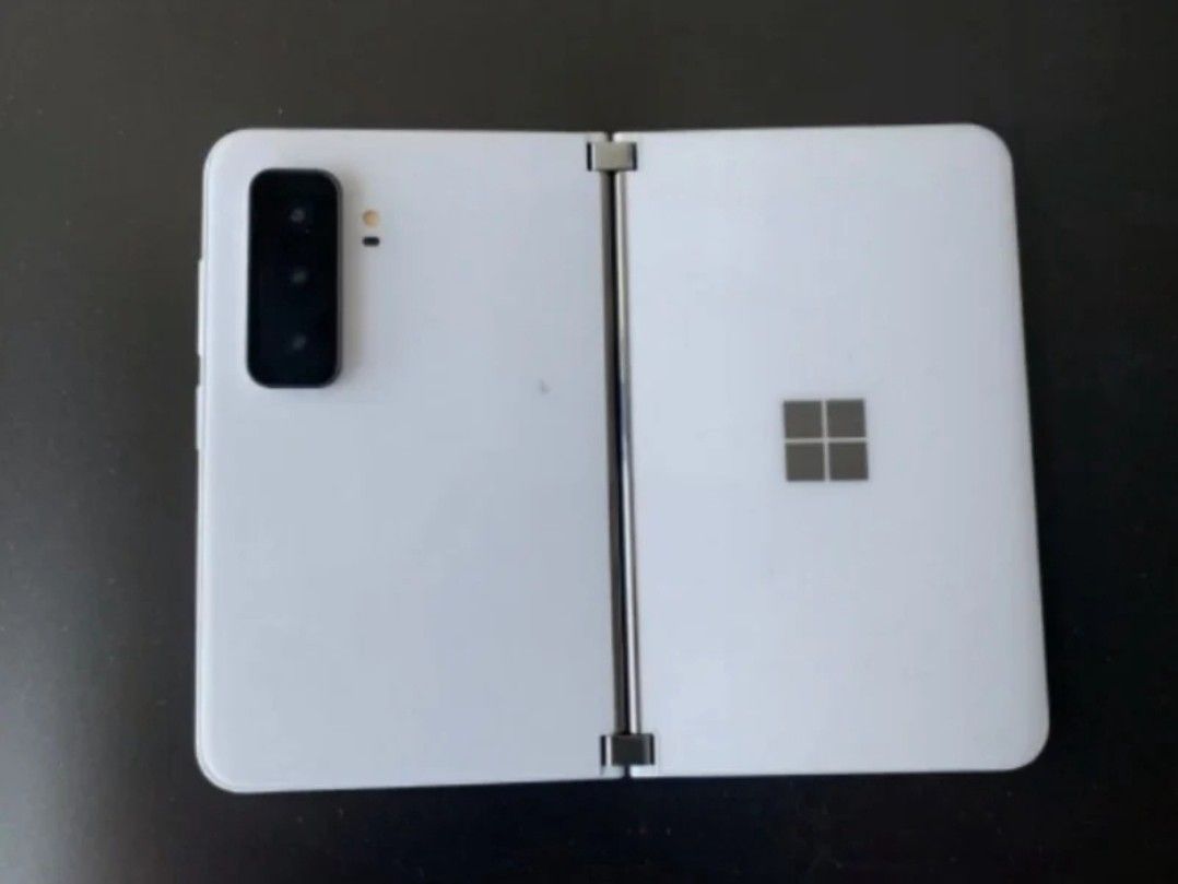 Las imágenes filtradas del próximo Microsoft Surface Duo 2 muestran una cámara triple. | Por Technewsrooms | Julio de 2021