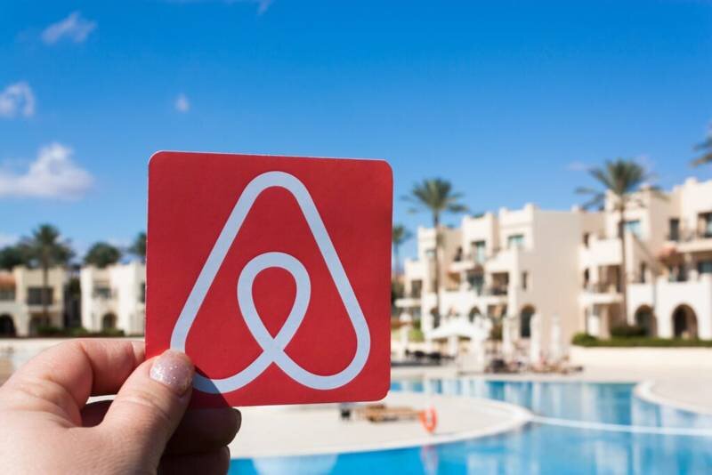¿Cómo crear un sitio web de alquiler vacacional como Airbnb? 2 ¿Qué es Airbnb y cómo funciona?
