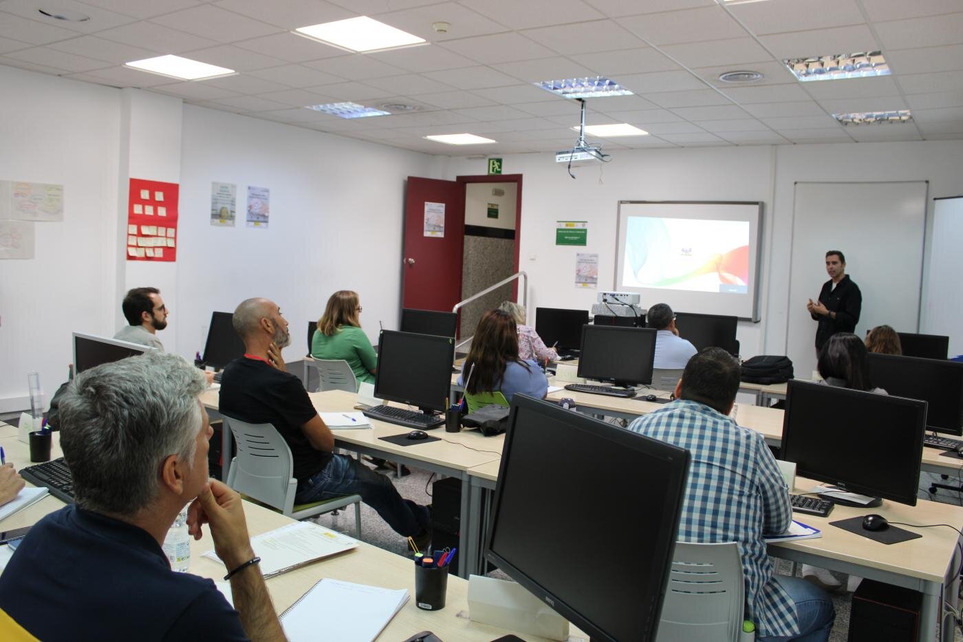 Kotlin y Java | ¿Cuál es la diferencia entre Kotlin y Java? 2021 | Autor: Golap Gunjan Barman | Septiembre 2021 6 <strong class="ce">Clase de datos